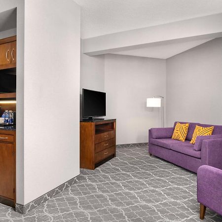 Hilton Garden Inn Calgary Airport Extérieur photo
