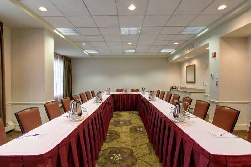 Hilton Garden Inn Calgary Airport Extérieur photo