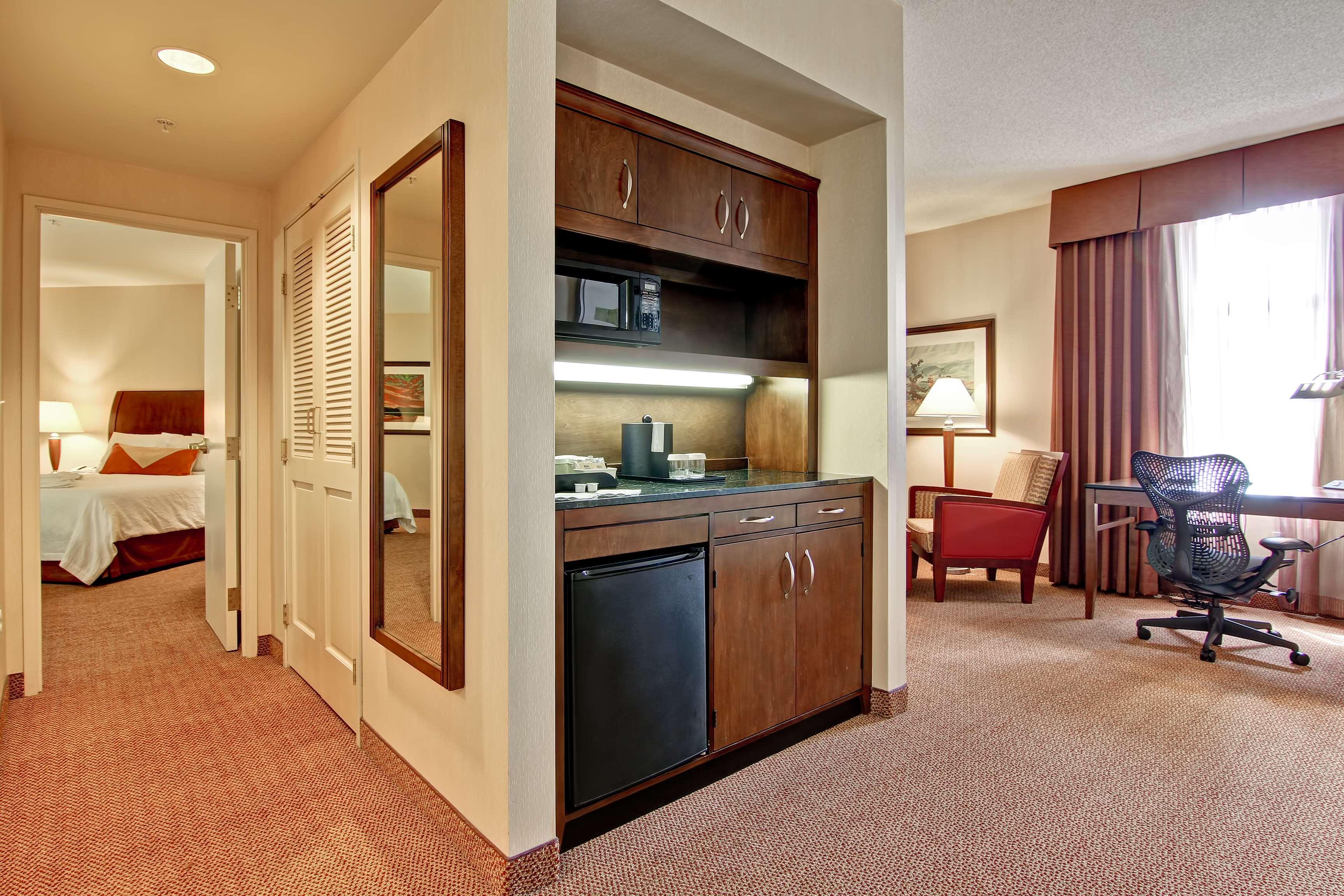 Hilton Garden Inn Calgary Airport Extérieur photo