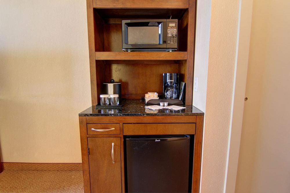 Hilton Garden Inn Calgary Airport Extérieur photo
