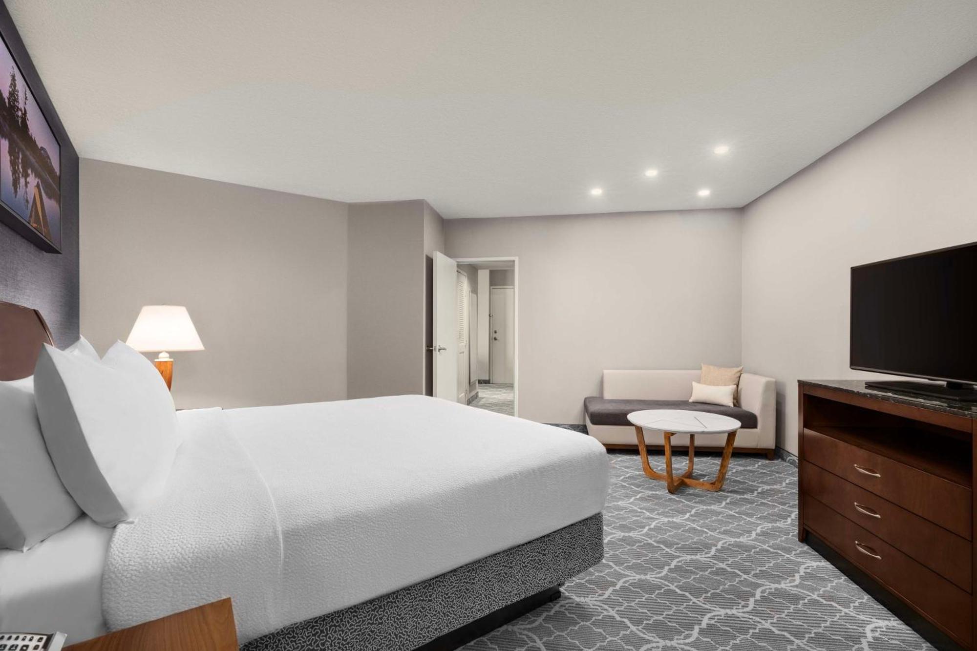 Hilton Garden Inn Calgary Airport Extérieur photo