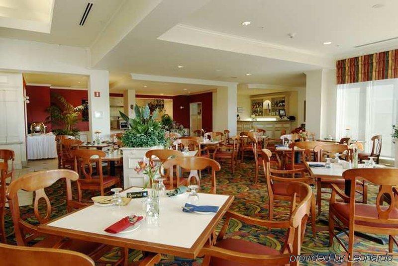 Hilton Garden Inn Calgary Airport Restaurant photo